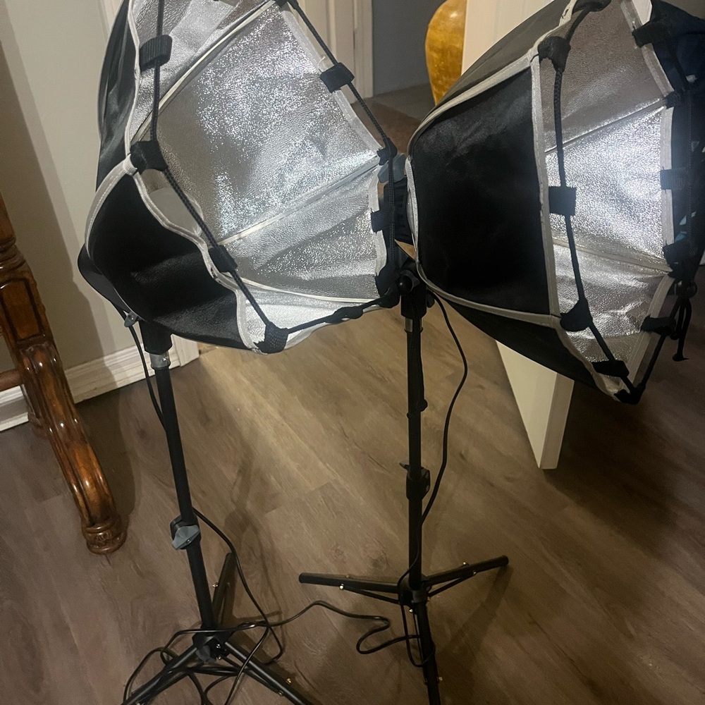 Studio photography lighting. Used once for my daughters photoshoot.